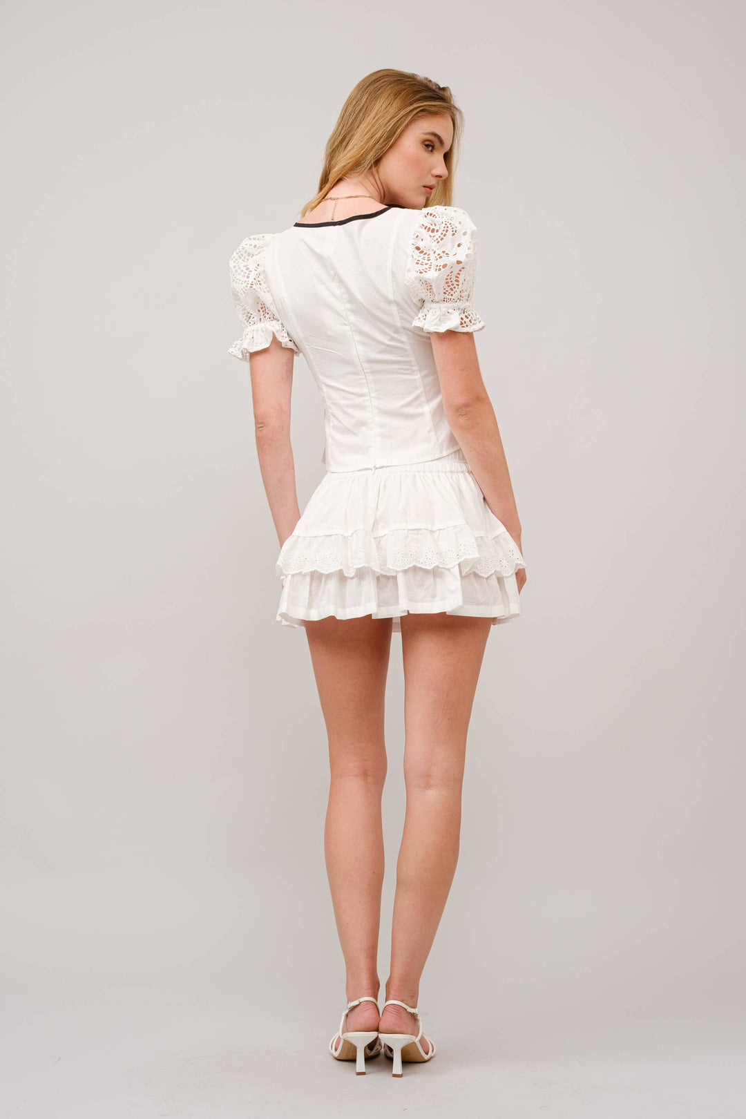 93224T - Eyelet Puff Sleeve Contrast Tie Crop Top